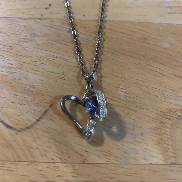 Avon goldtone heart shaped pendant necklace 20” length purple gem inside… - Picture 3 of 4